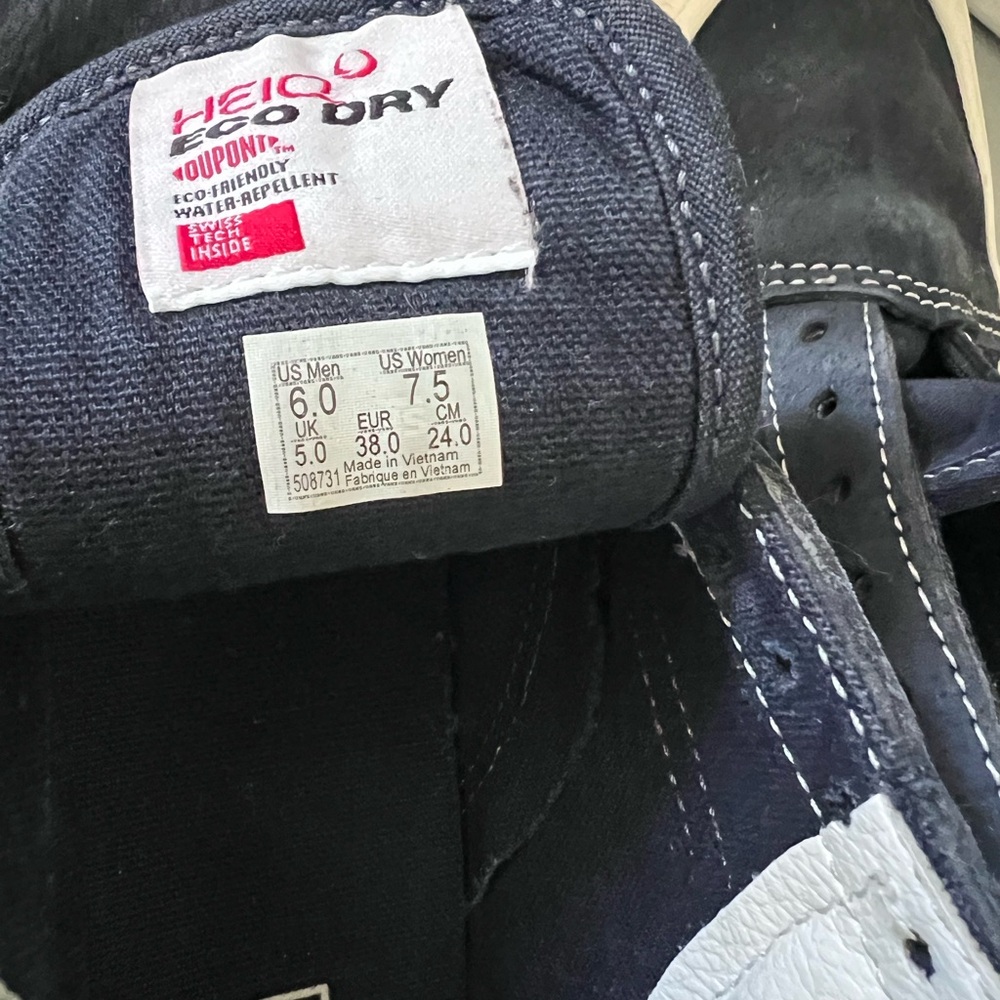 Black Vans - Picture 5 of 7